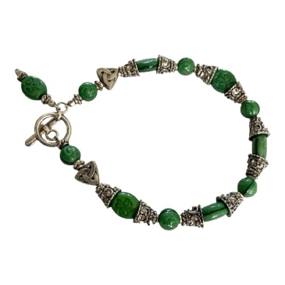 Silver and Green Beaded Vintage Bracelet, Engraved Beads & Intricate Silver. 8".